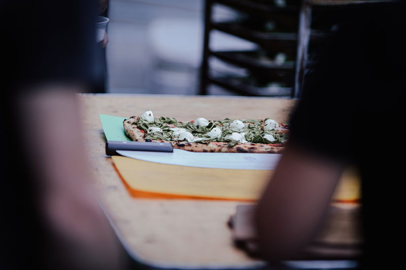 A stunningly moody Kentucky art gallery wedding with glowing details