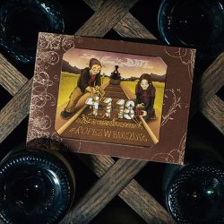 a01SavetheDate - Travel through Tatooine, Middle Earth, Westeros & more at this pop culture travel-themed wedding (with April Fools pranks!) Travel through Tatooine, Middle Earth, Westeros & more at this pop culture travel-themed wedding (with April Fools pranks!)