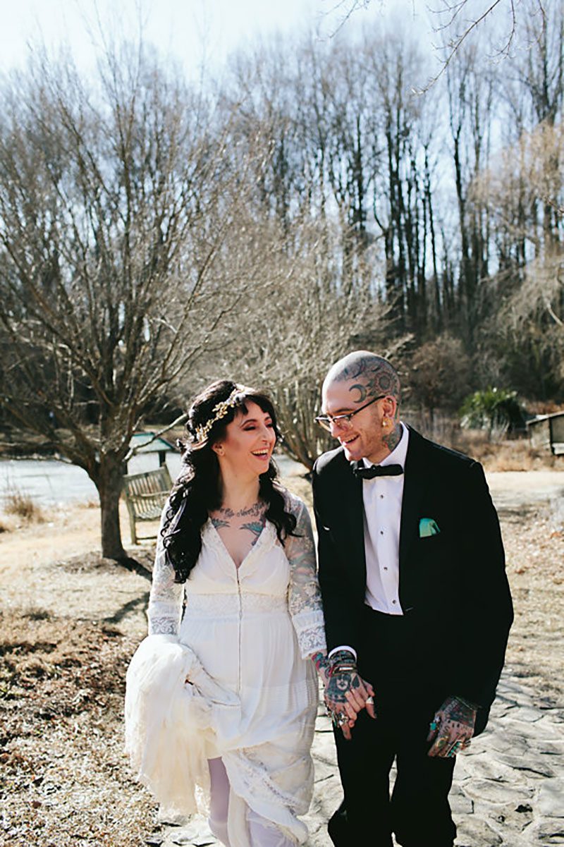 Coffee, tattoos, & bubbles at this vegan botanical garden wedding in Virginia