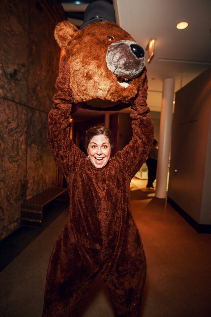 alex glenn 1152 - Constellations, a dragon cake, and BEARS at this Chicago planetarium wedding Constellations, a dragon cake, and BEARS at this planetarium wedding in Chicago