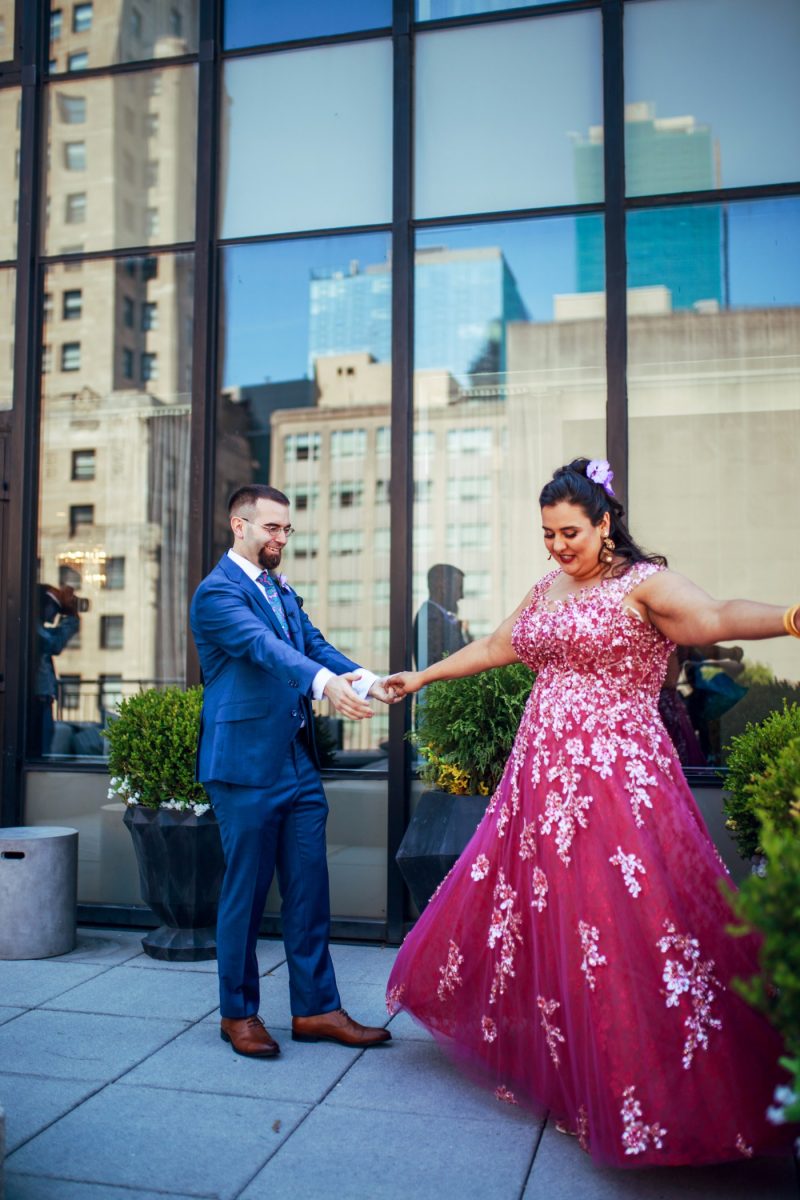alex glenn 253 - Constellations, a dragon cake, and BEARS at this Chicago planetarium wedding Constellations, a dragon cake, and BEARS at this Chicago planetarium wedding