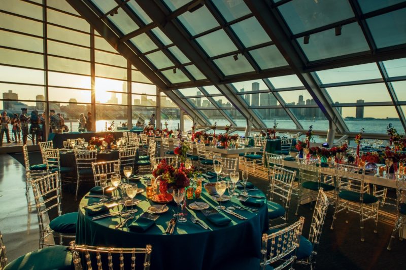 alex glenn 749 - Constellations, a dragon cake, and BEARS at this Chicago planetarium wedding Constellations, a dragon cake, and BEARS at this planetarium wedding in Chicago