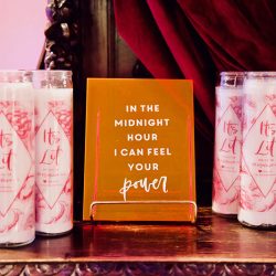 1W8A1798 - Unicorns & pink everything at this sparkly, over-the-top disco party wedding Unicorns & pink everything at this sparkly, over-the-top disco party wedding