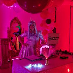 1W8A2521 - Unicorns & pink everything at this sparkly, over-the-top disco party wedding Unicorns & pink everything at this sparkly, over-the-top disco party wedding
