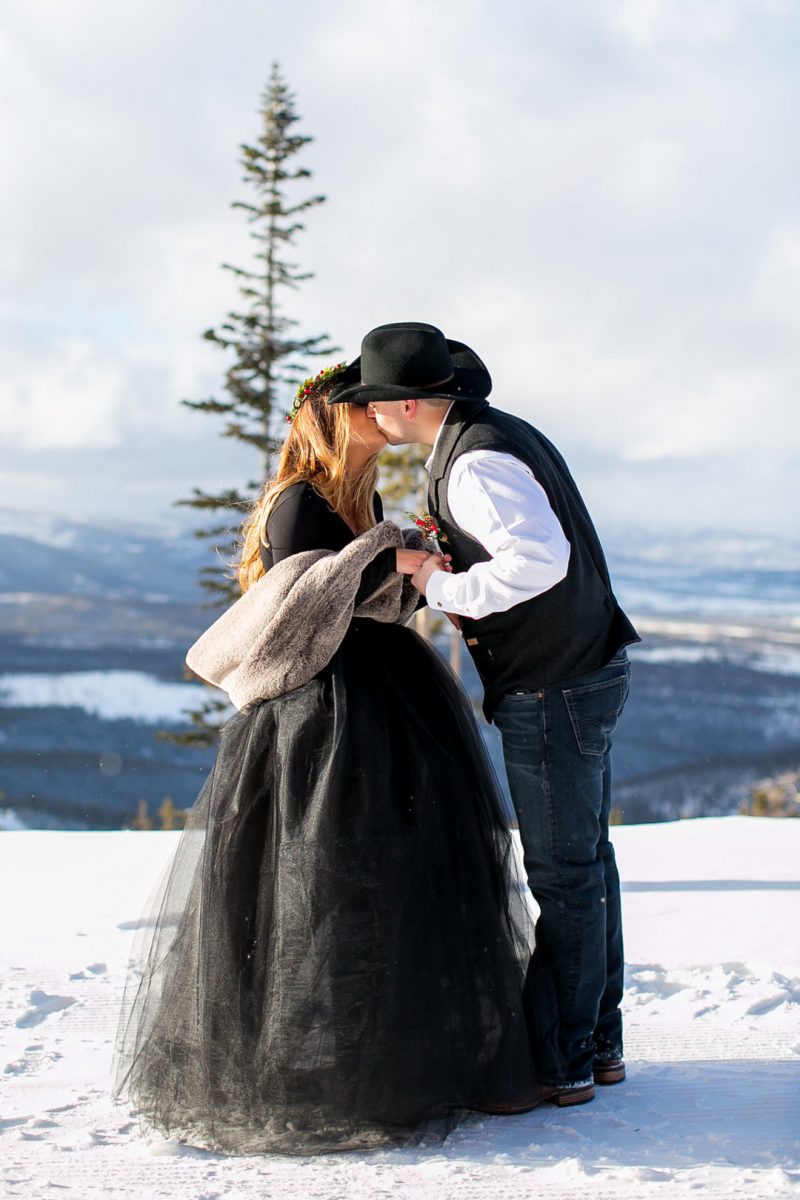 Don't miss the black gown and ski lift ride at this chilly wintry elopement 