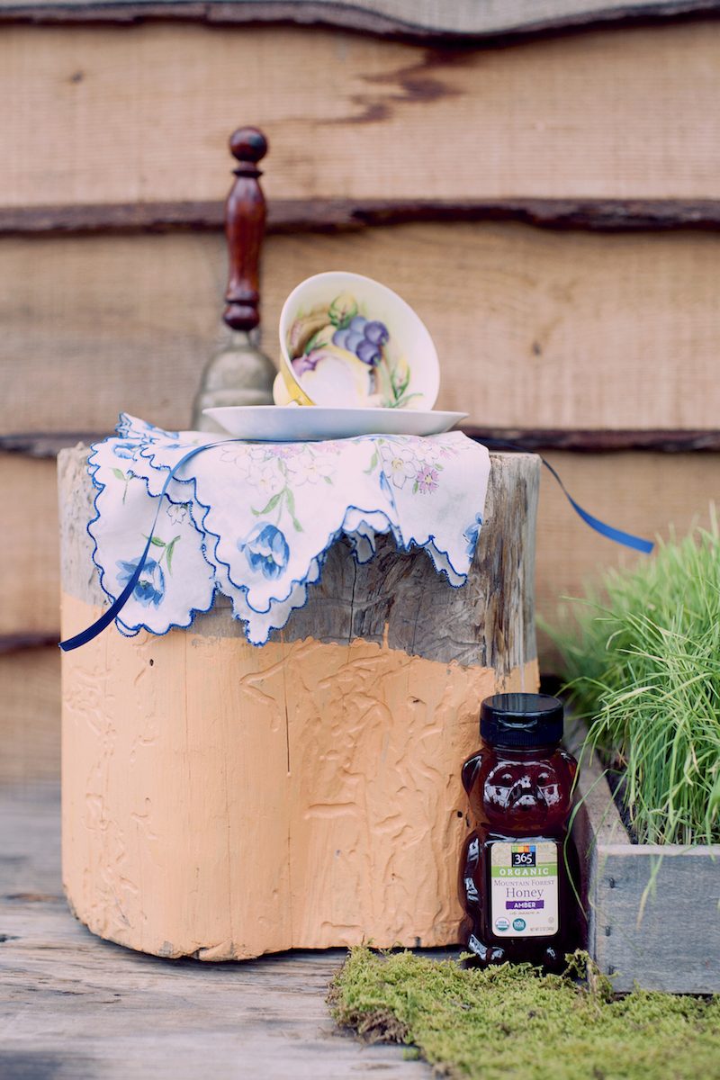 An intimate botanical wedding in Pennsylvania with splashes of DIYed color