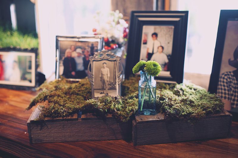 An intimate wedding in Pennsylvania with splashes of DIYed color