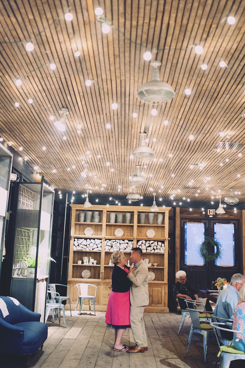 An intimate wedding in Pennsylvania with splashes of DIYed color