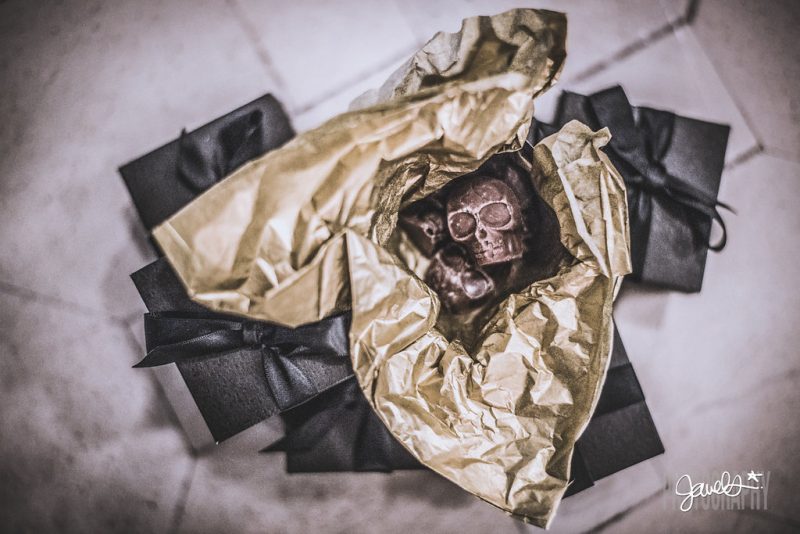 Goth gone LUXE with sparkle, faux fur, and rich reds at this goth wedding inspiration