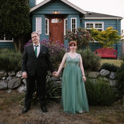 Jonas Seaman OffBeatBride 1116 - A backyard garden party wedding with yard games & cocktail recipe cards A backyard garden party wedding with yard games & cocktail recipe cards