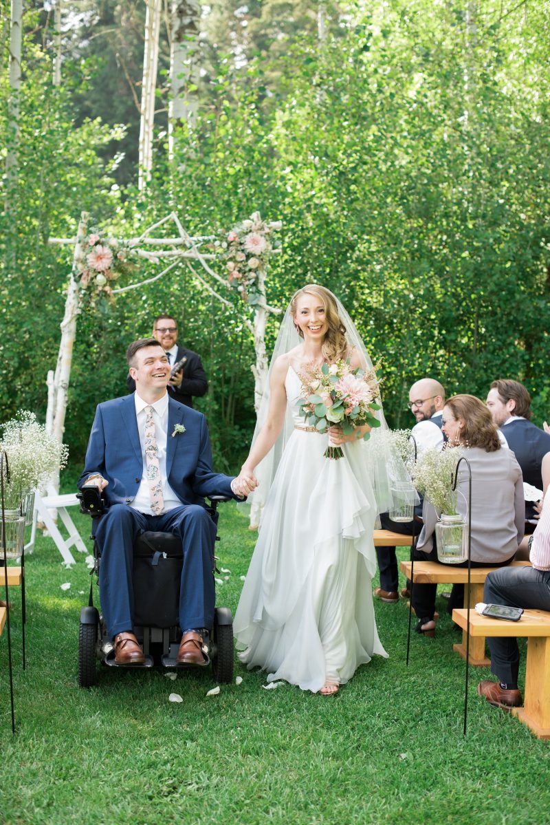An intimate, sweet, & totally accessible mountain wedding 