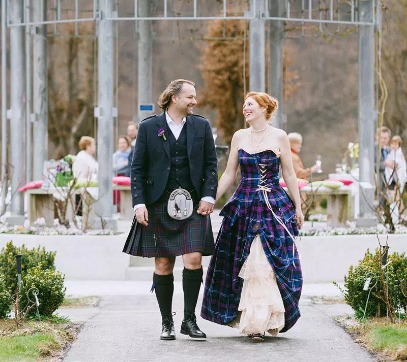 An intimate, ultraviolet Austrian wedding with bits of Scotland