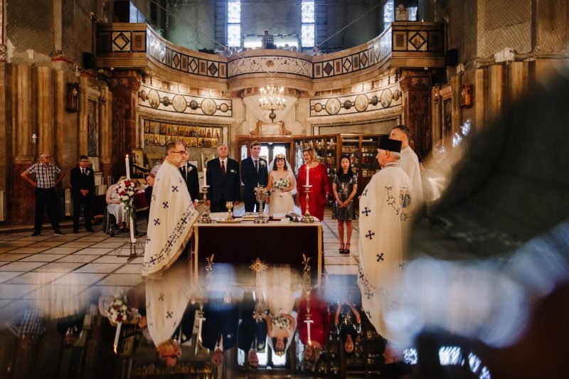Traditional Romanian Orthodox meets LA party at this art deco wedding