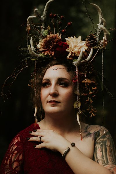 When a rustic forest wedding met red, black, and metal