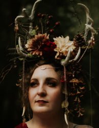 AnnieHallPhotography 254 e1693493729795 - When a rustic forest wedding met red, black, and metal When a rustic forest wedding met red, black, and metal