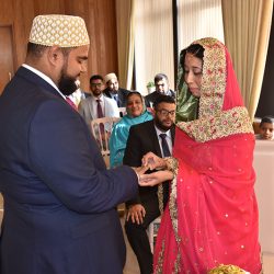 This pair got married in the same room at the groom's parents... 37 years later!