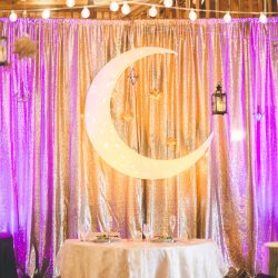 Cosby Hood SarahBabcockStudio 4633511608Hood big - Old Hollywood glittery glam reigns at this retro theater wedding Old Hollywood glittery glam reigns at this theater wedding
