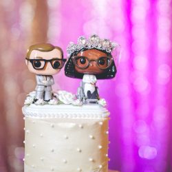 Cosby Hood SarahBabcockStudio 6665541953Hood big - Old Hollywood glittery glam reigns at this retro theater wedding Old Hollywood glittery glam reigns at this theater wedding