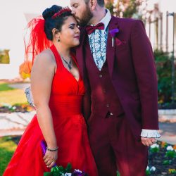 44068647960 1e0410d57c k - A most "strange and unusual" Beetlejuice wedding (officiated by Miss Argentina!) A most "strange and unusual" Beetlejuice wedding (with the movie wedding outfits!)