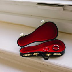 It's guitars & malt shop love at this retro diner-themed wedding
