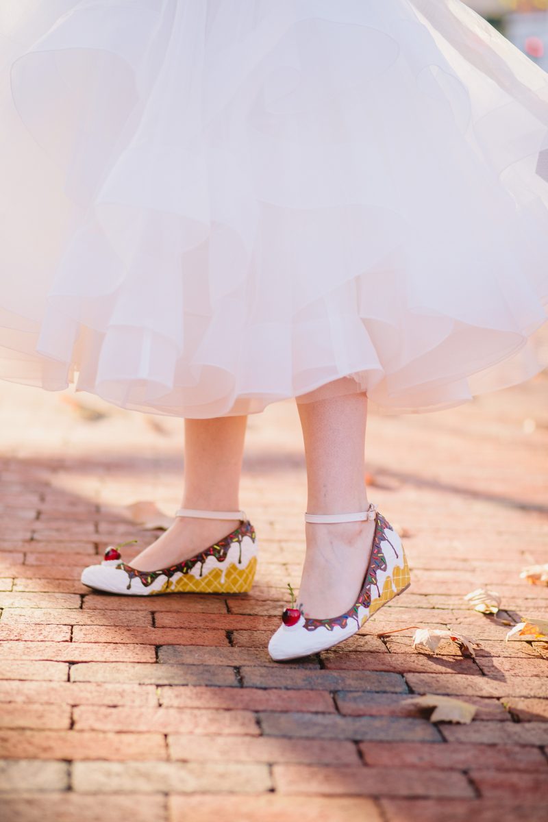 It's guitars & malt shop love at this retro diner-themed wedding