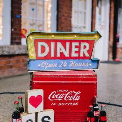 It's guitars & malt shop love at this retro diner-themed wedding