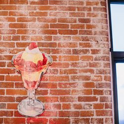 It's guitars & malt shop love at this retro diner-themed wedding