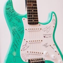 It's guitars & malt shop love at this retro diner-themed wedding