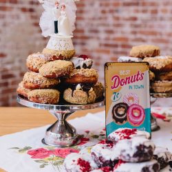 It's guitars & malt shop love at this retro diner-themed wedding