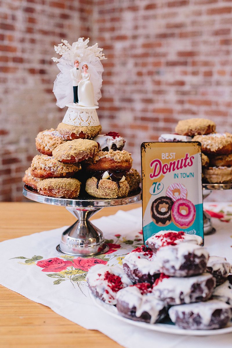 It's guitars & malt shop love at this retro diner-themed wedding