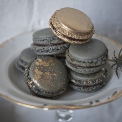 Industrial chic vibes at this vintage-inspired two-groom wedding inspiration