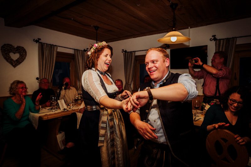 A cozy & wintry destination wedding in the The Austrian Alps