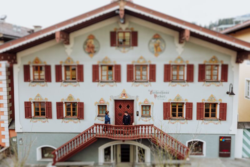 A cozy & wintry destination wedding in the The Austrian Alps