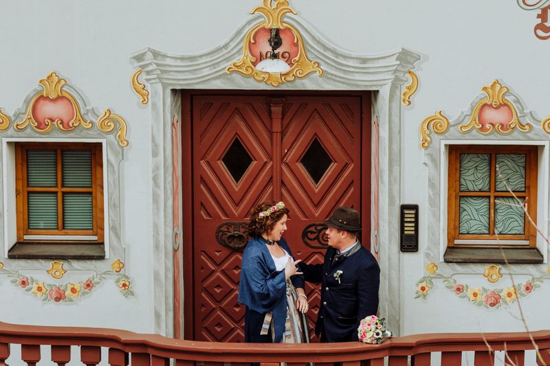 A cozy & wintry destination wedding in the The Austrian Alps