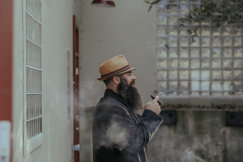 Vintage style & geometric touches at this vintage garage wedding