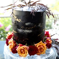 TristaMajaPhotography 6E8A0714 big - Vivid colors meet goth chic at this moody & quirky wedding inspiration Vivid colors meet goth chic at this moody & quirky wedding inspiration