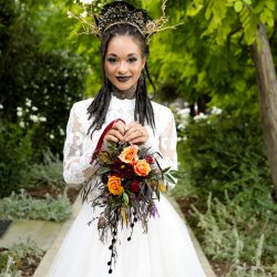 TristaMajaPhotography 6E8A1078 big - Vivid colors meet goth chic at this moody & quirky wedding inspiration Vivid colors meet goth chic at this moody & quirky wedding inspiration