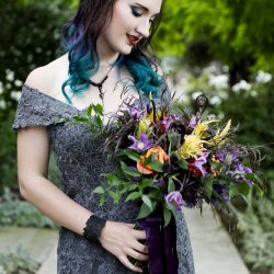 TristaMajaPhotography 6E8A1196 big - Vivid colors meet goth chic at this moody & quirky wedding inspiration Vivid colors meet goth chic at this moody & quirky wedding inspiration