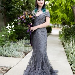 TristaMajaPhotography 6E8A1265 big - Vivid colors meet goth chic at this moody & quirky wedding inspiration Vivid colors meet goth chic at this moody & quirky wedding inspiration