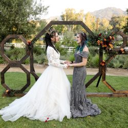 TristaMajaPhotography 6E8A1361 big - Vivid colors meet goth chic at this moody & quirky wedding inspiration Vivid colors meet goth chic at this moody & quirky wedding inspiration