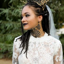 TristaMajaPhotography 6E8A1712 big - Vivid colors meet goth chic at this moody & quirky wedding inspiration Vivid colors meet goth chic at this moody & quirky wedding inspiration