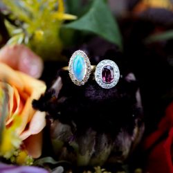 TristaMajaPhotography 6E8A8219 big - Vivid colors meet goth chic at this moody & quirky wedding inspiration Vivid colors meet goth chic at this moody & quirky wedding inspiration