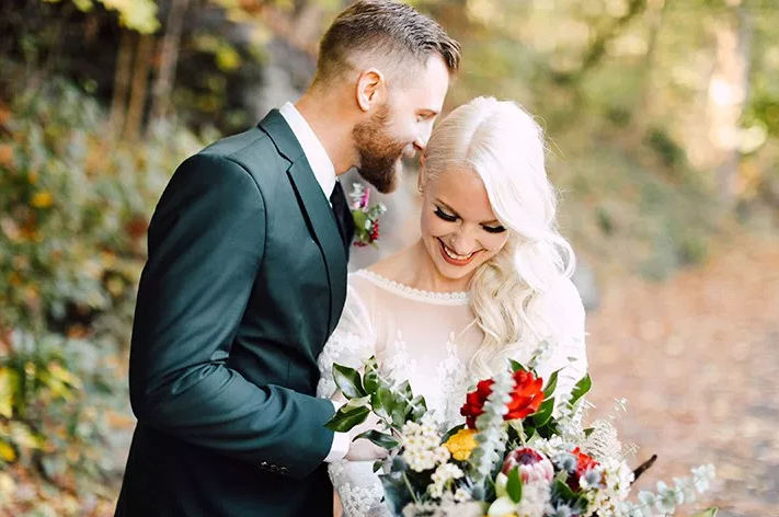 Jewel tones & sweet music tones at this flower-filled brewery wedding in Philly
