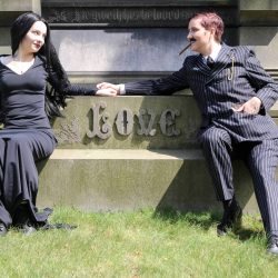 enhance 6 - Like Morticia & Gomez themselves, this Addams Family engagement shoot is #couplesgoals Like Morticia & Gomez themselves, this Addams Family engagement shoot is #couplesgoals