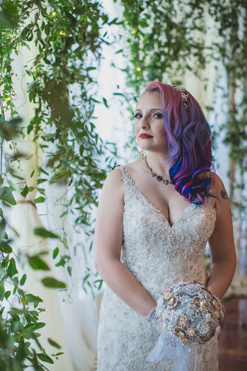Owls, vines, & feathers at this glam Labyrinth meets 1920s wedding