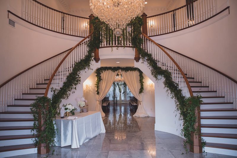 Owls, vines, & feathers at this glam Labyrinth meets 1920s wedding