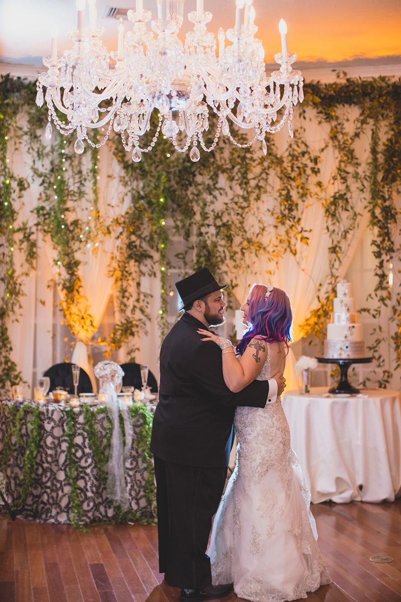Owls, vines, & feathers at this glam Labyrinth meets 1920s wedding
