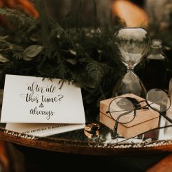 IA2A0098 1 - Floating candles, cloaks, & a patronus cake at this mystical Harry Potter-inspired wedding inspiration Floating candles, cloaks, & a patronus cake at this mystical Harry Potter-inspired wedding inspiration