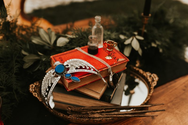 Floating candles, cloaks, & a patronus cake at this mystical Harry Potter-inspired wedding inspiration