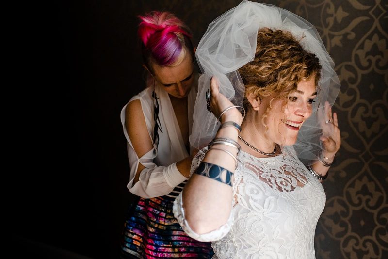 This urban swinger-vibe microwedding had '60s style, beer, & lots of makeouts